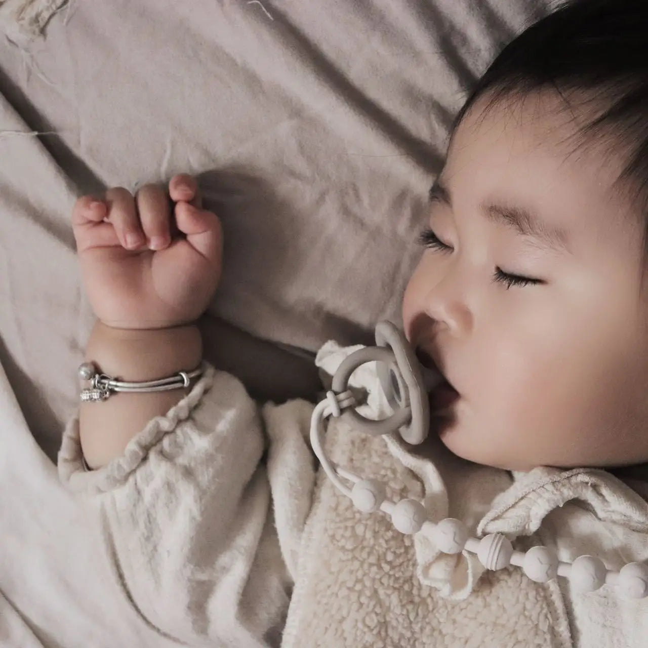 Food-Grade Silicone Baby Teether – Safe, Soft & Soothing for 6–36 Months