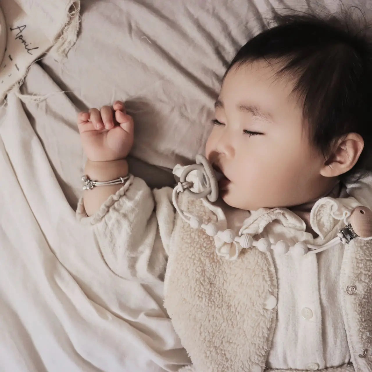 Food-Grade Silicone Baby Teether – Safe, Soft & Soothing for 6–36 Months